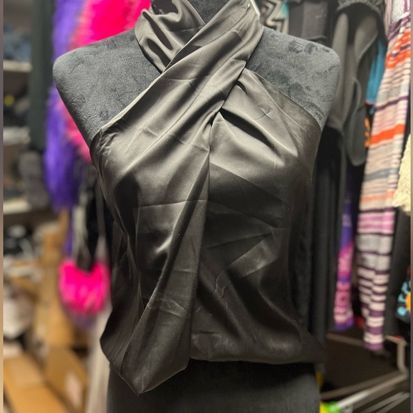 🖤🔥NWOT- Stunning Solid Halter Neck Top SZ S🖤🔥 - Picture 7 of 9